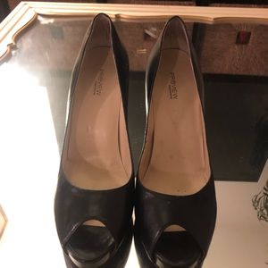 Black peep toe shoes with 4.5” heel 1” platform
